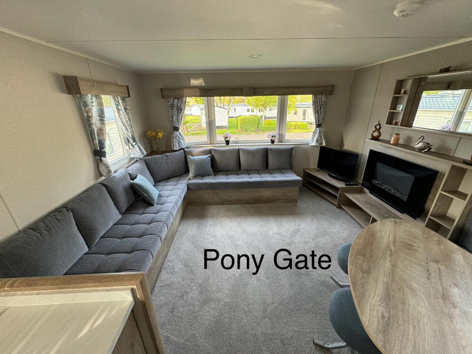 Pony Gate Caravan On Haggerstone Castle West Lawn Berwick Upon Tweed Bagian luar foto
