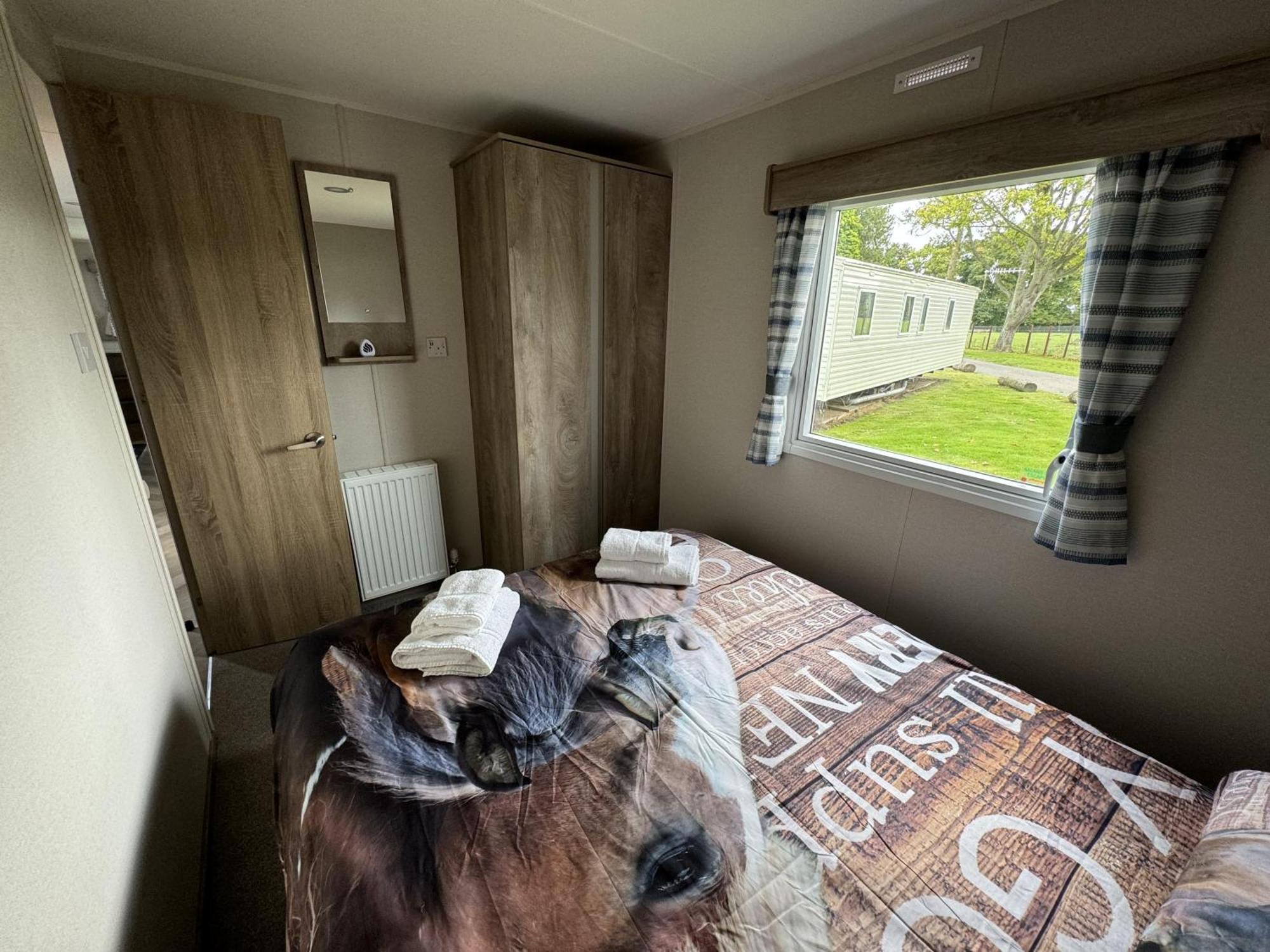 Pony Gate Caravan On Haggerstone Castle West Lawn Berwick Upon Tweed Bagian luar foto